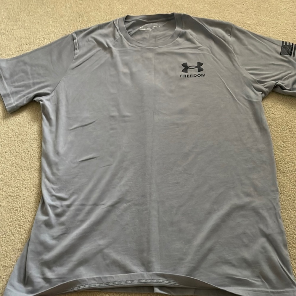 Mens UA short sleeved shirt